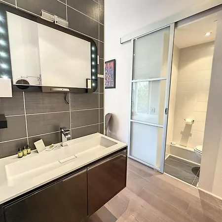 Jej2 - 2 Bedrooms Luxe Center アパート